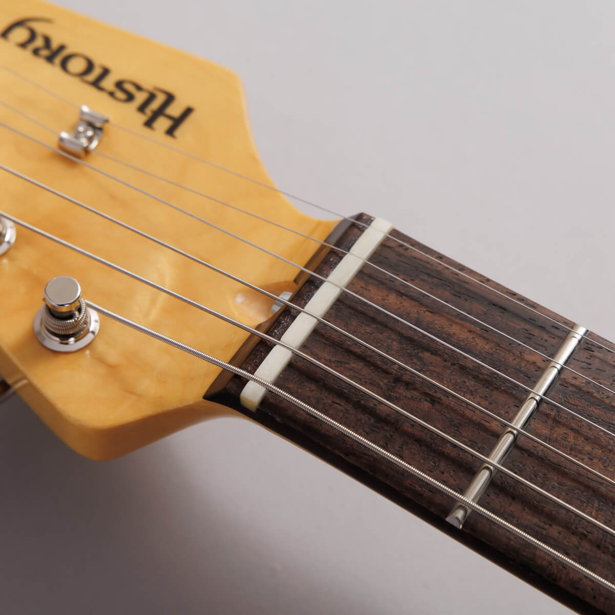 耐久性・チューニングの安定性に優れた牛骨ナット