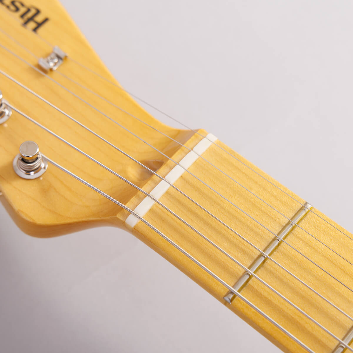 耐久性・チューニングの安定性に優れた牛骨ナット