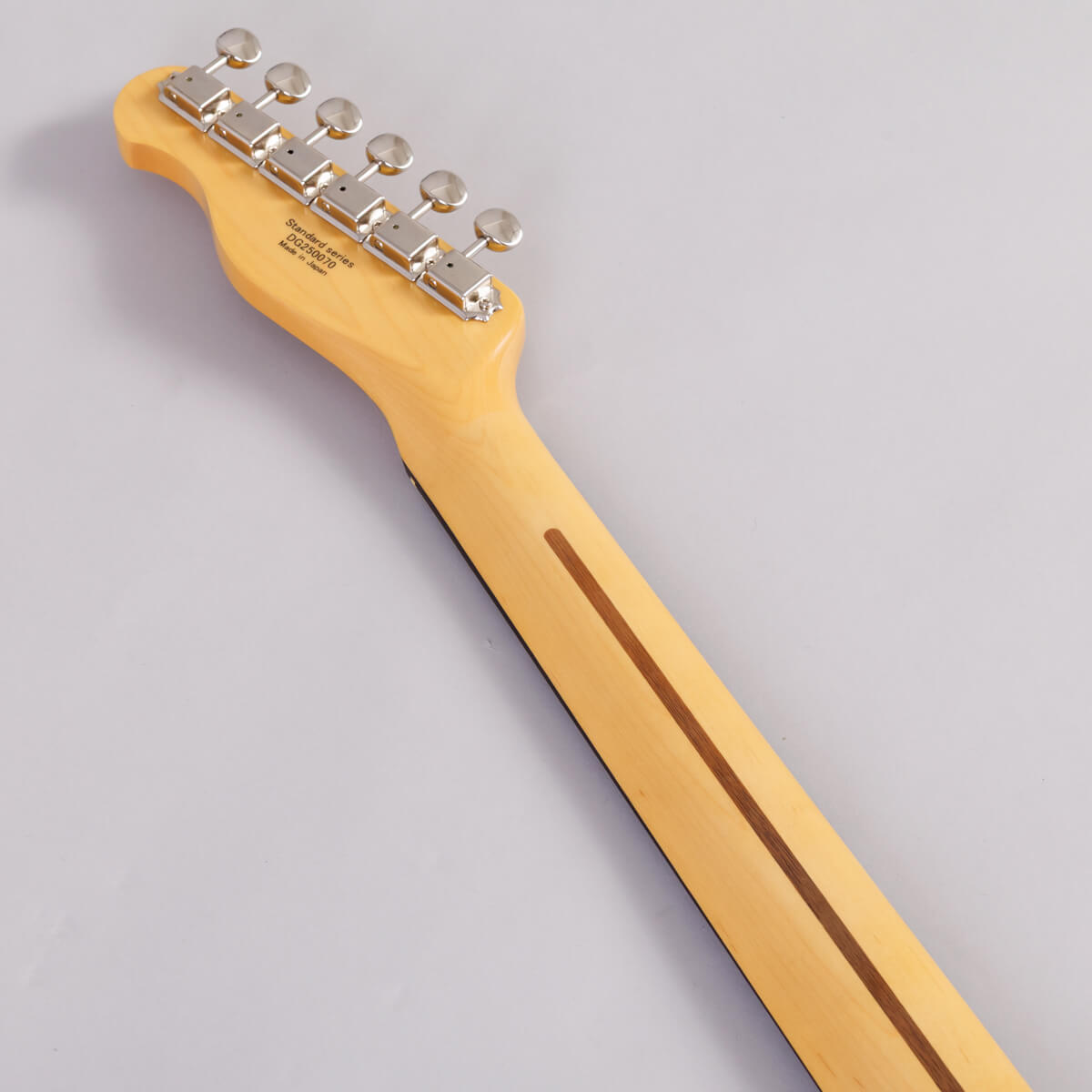 シームレス・ソフト・VUシェイプネック／スムースグリップ仕上げ