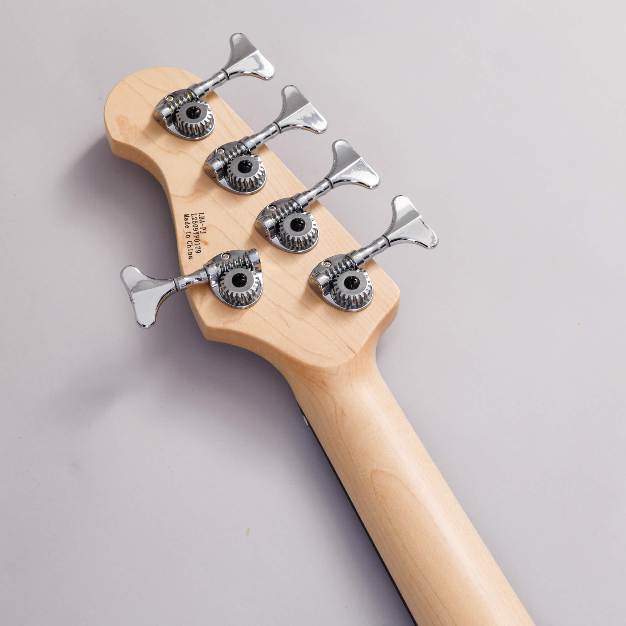 細身のネックシェイプ・カーボンサポートバー