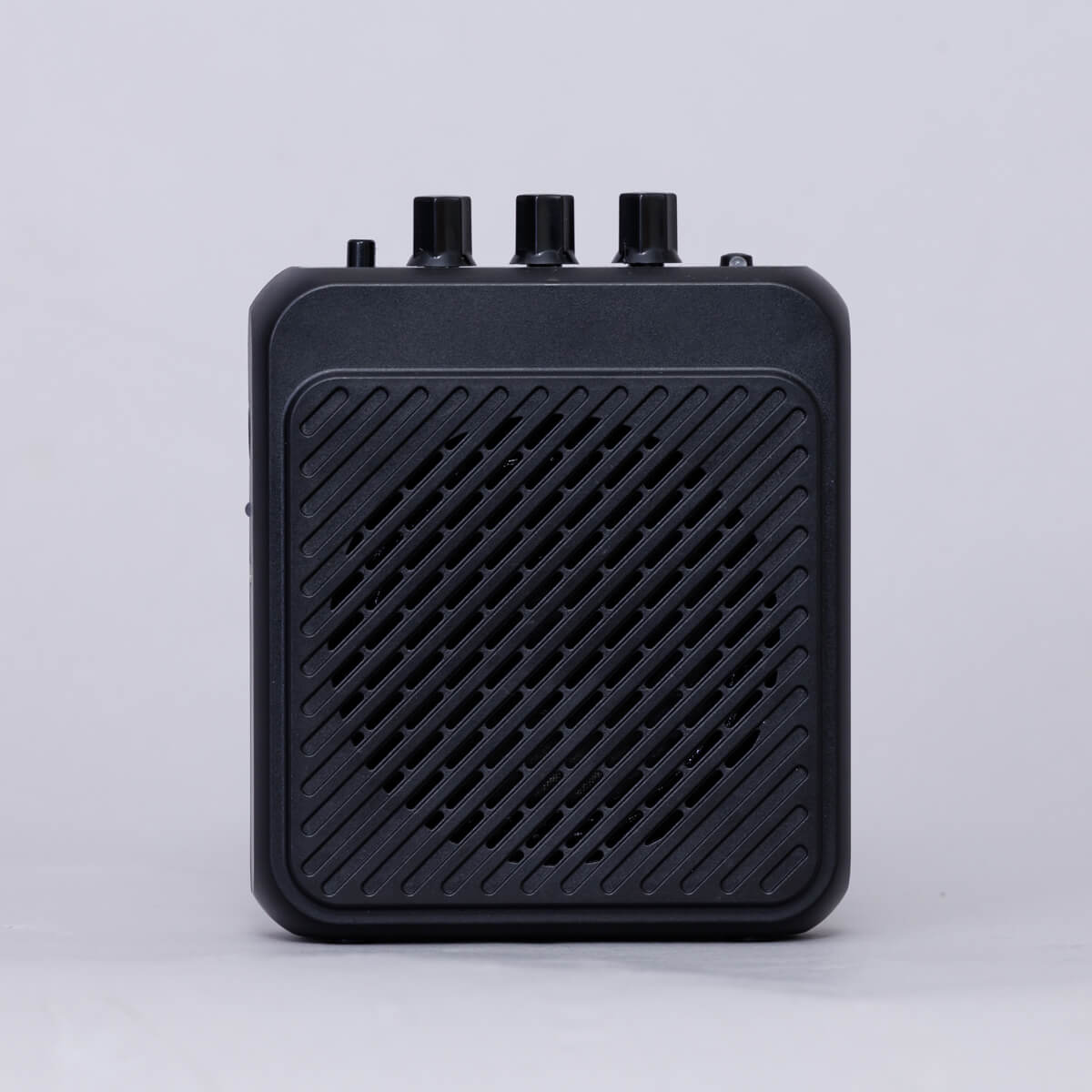 コンパクトサイズのギター・ベース兼用マイルームアンプ