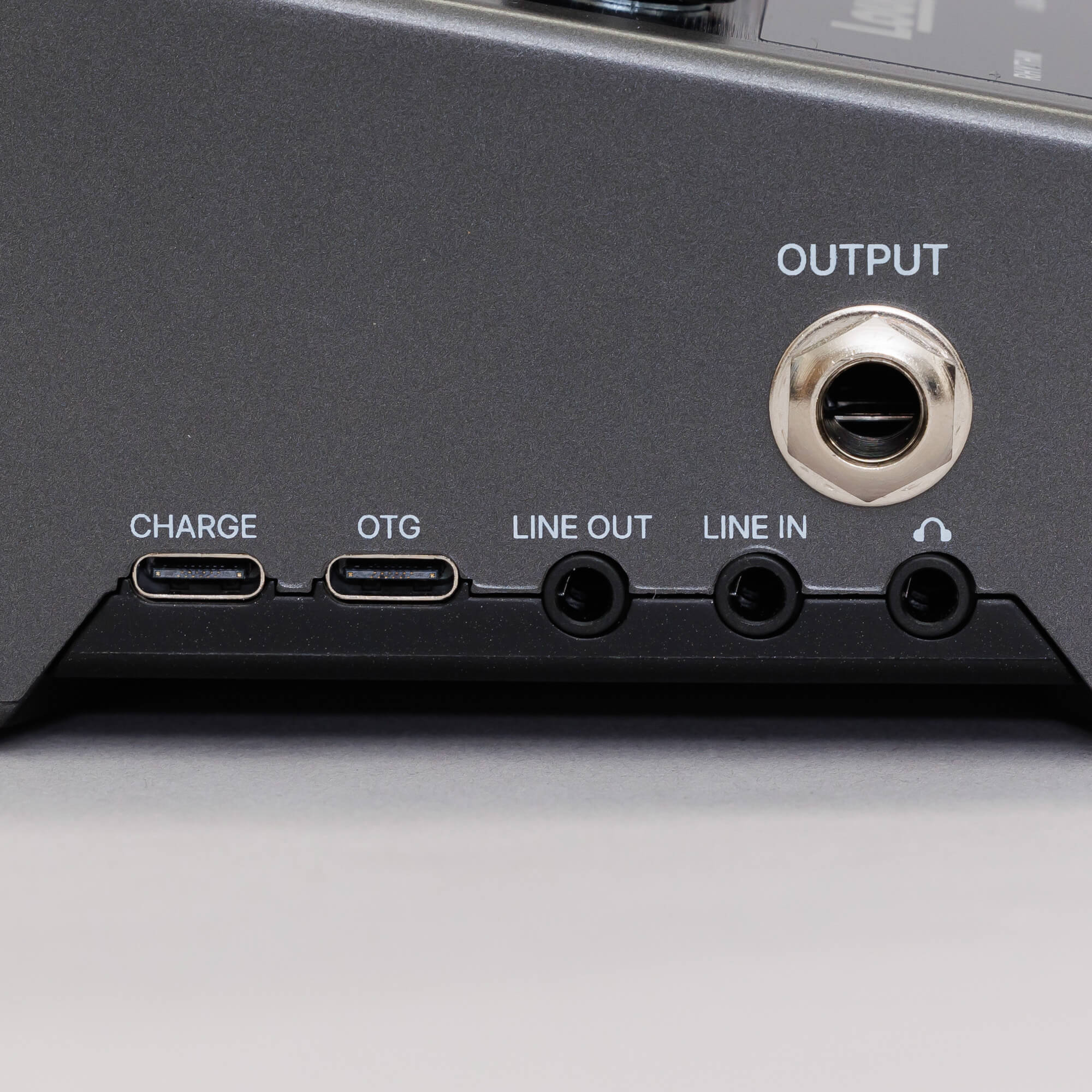 Type-C充電、オーディオインターフェースなどの説明