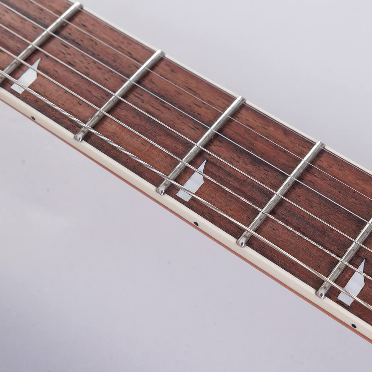 抜群のフィット感：ネックグリップ