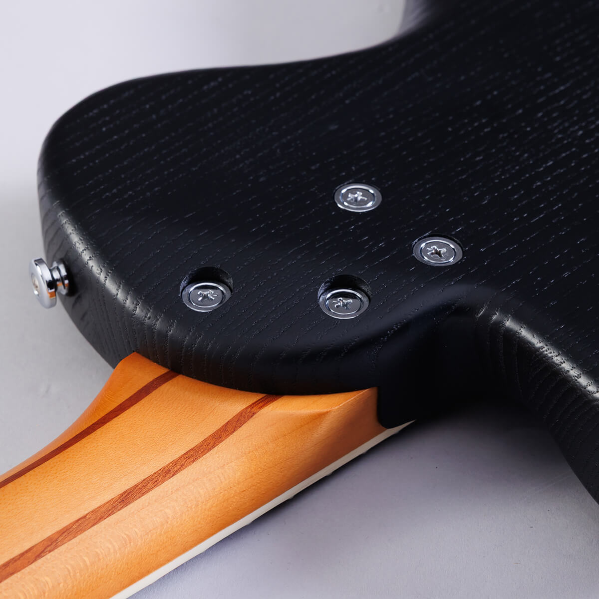 滑らかなネックジョイント