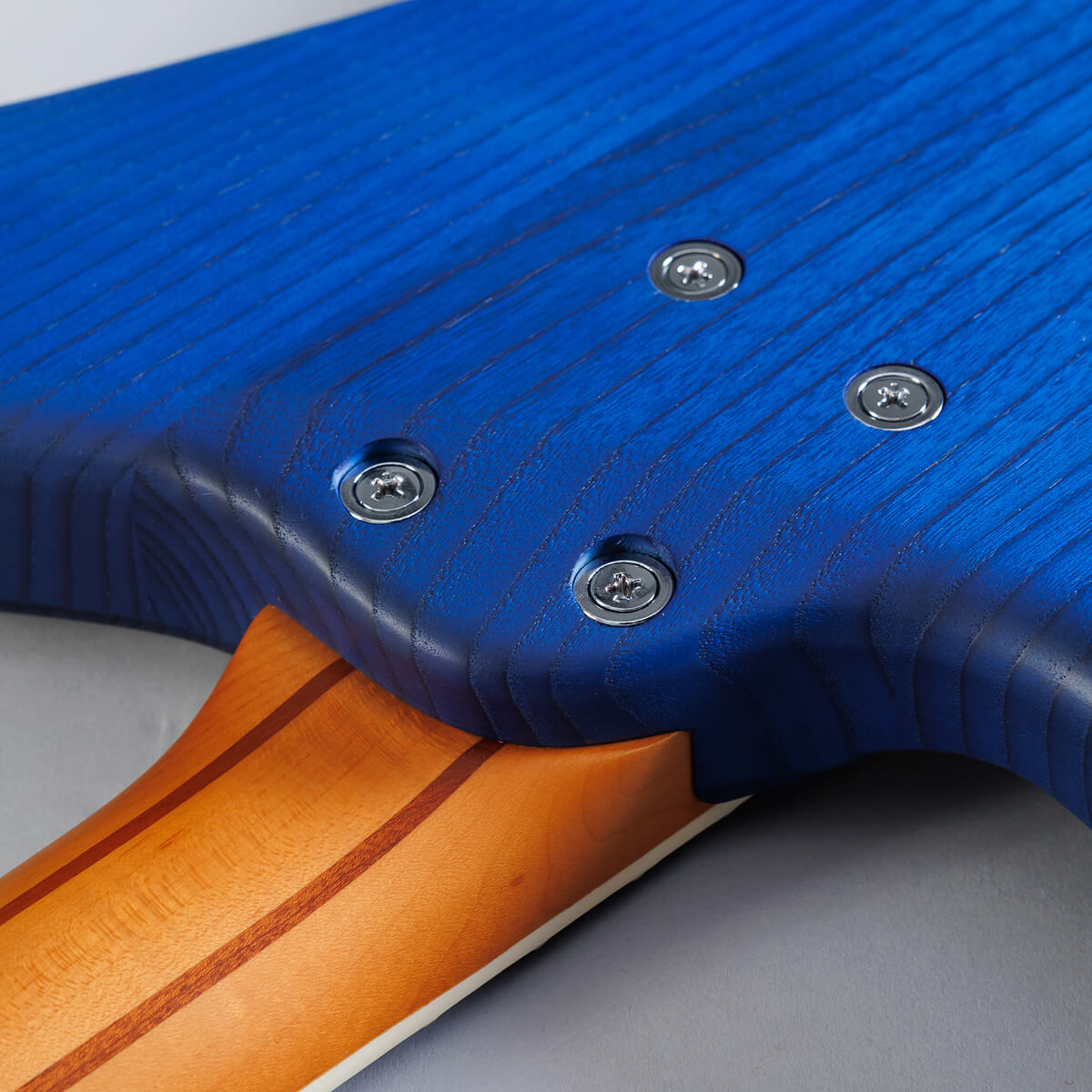 滑らかなネックジョイント