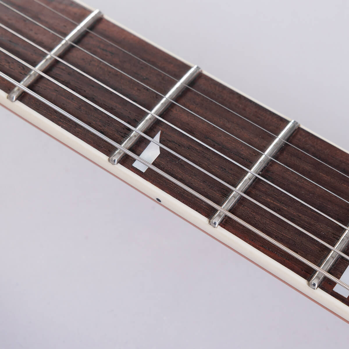 抜群のフィット感：ネックグリップ