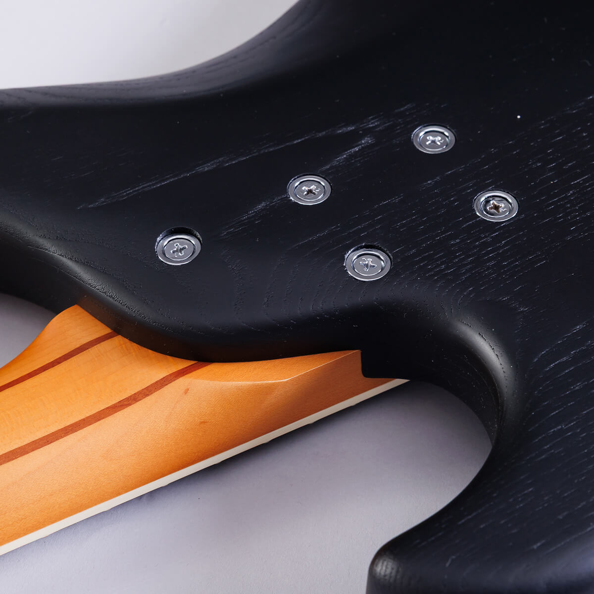 滑らかなネックジョイント